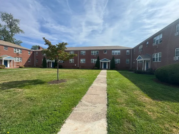 768 New Britain Ave APT 3, Hartford, CT 06106