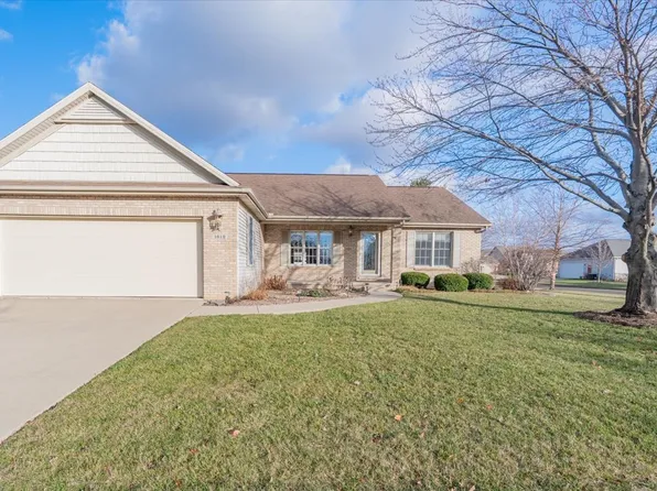 1612 Myra Ln, Bloomington, IL 61704