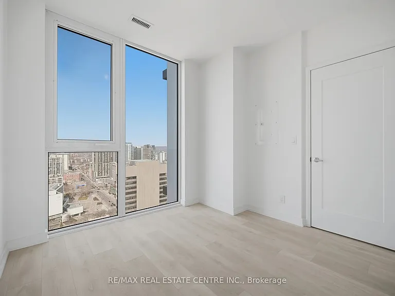 75 James St S #3015 — Photo 32