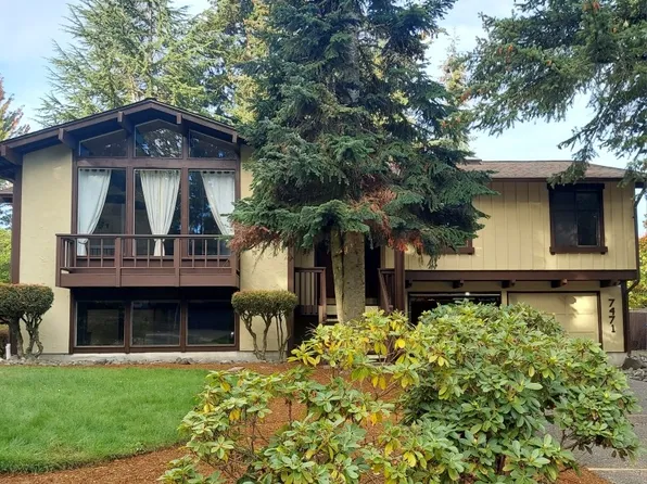 7471 85th Pl SE, Mercer Island, WA 98040