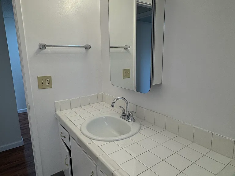 244 S El Molino Ave — Photo 28