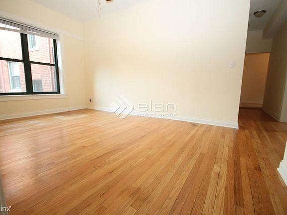 2nd image of 845 W Cornelia Ave APT 2E