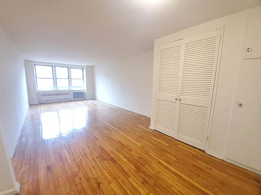Rented by Smart NY Realty LLC | media 1