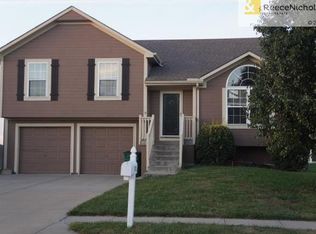711 Henley Dr, Pleasant Hill, MO 64080
