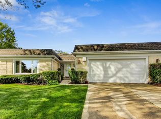 2244 Valencia Dr, Northbrook, IL 60062