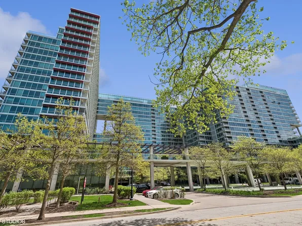 9715 Woods Dr Unit 502, Skokie, IL 60077