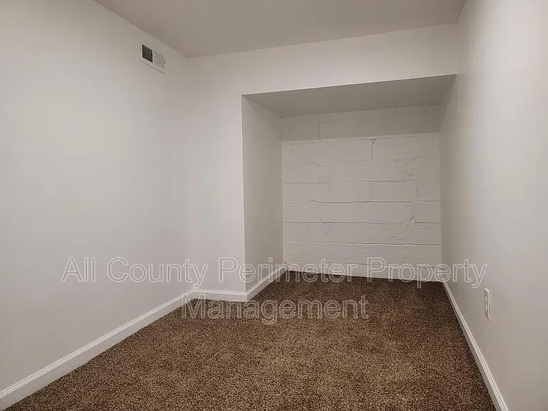 4336 Hickory Wood Ln #B — Photo 9