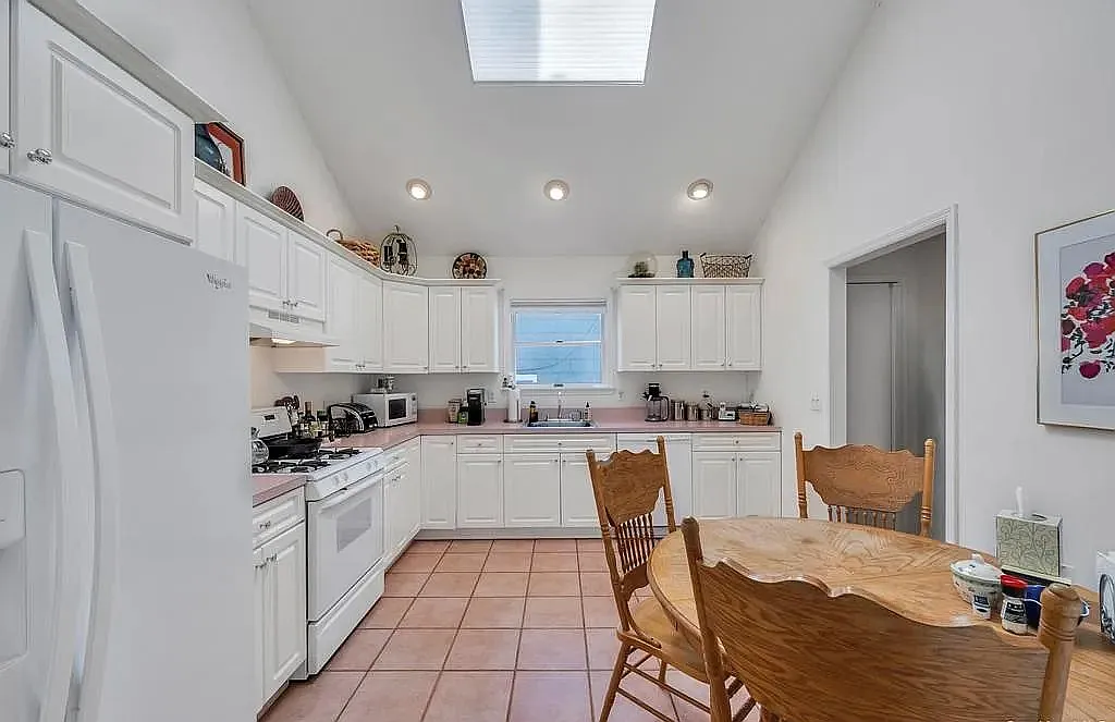 3 bed, $4,500 — Photo 4