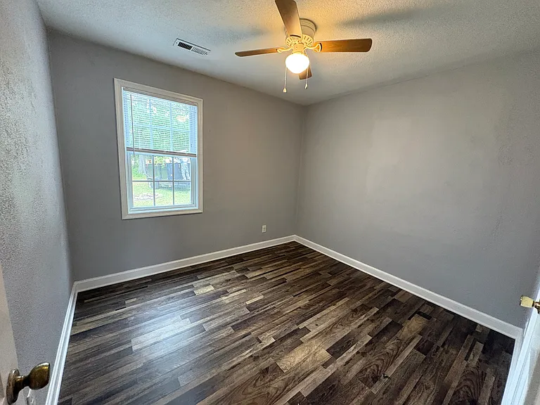 635 Sterling St — Photo 9