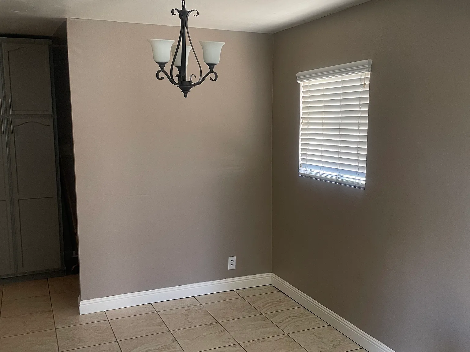 3 bed, 1049 sqft, $2,150 — Photo 3