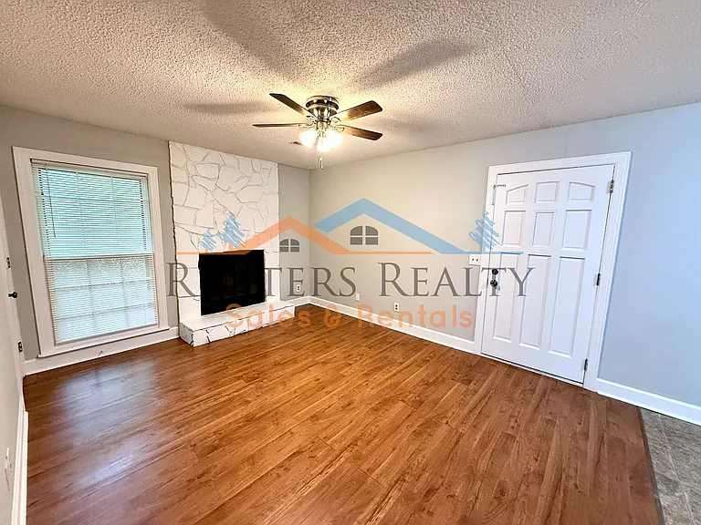 2105 Epworth Dr NE #F — Photo 1