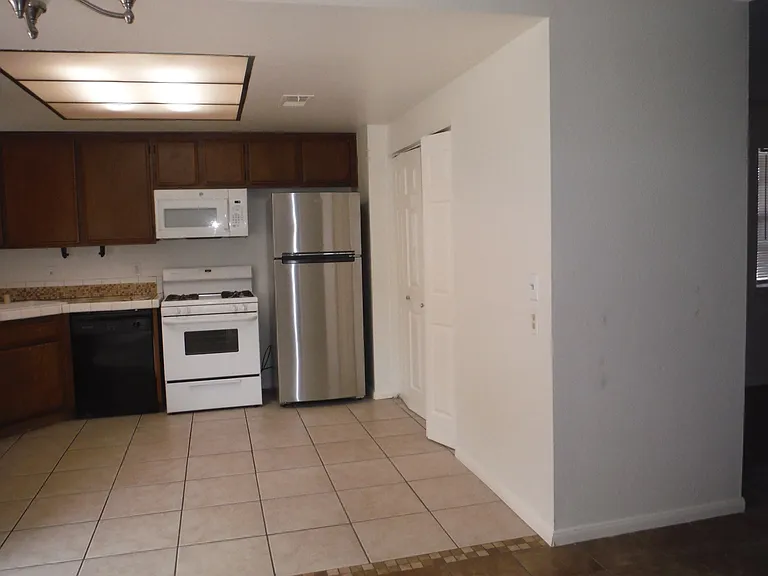 43738 Mona St — Photo 10