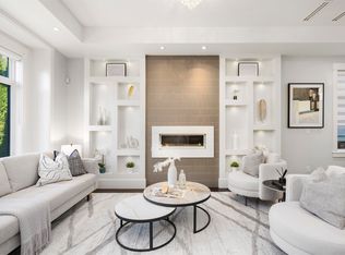 7380 Ontario St, Vancouver, BC V5X 3B8