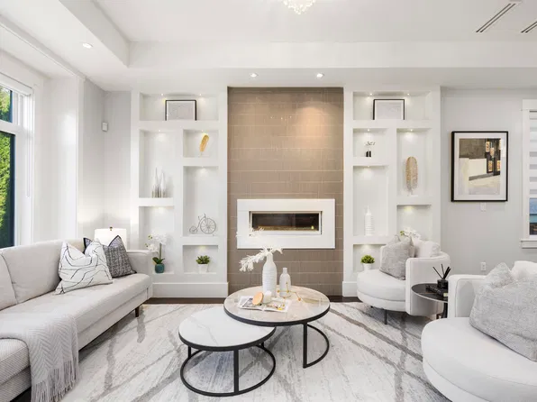 7380 Ontario St, Vancouver, BC V5X 3B8