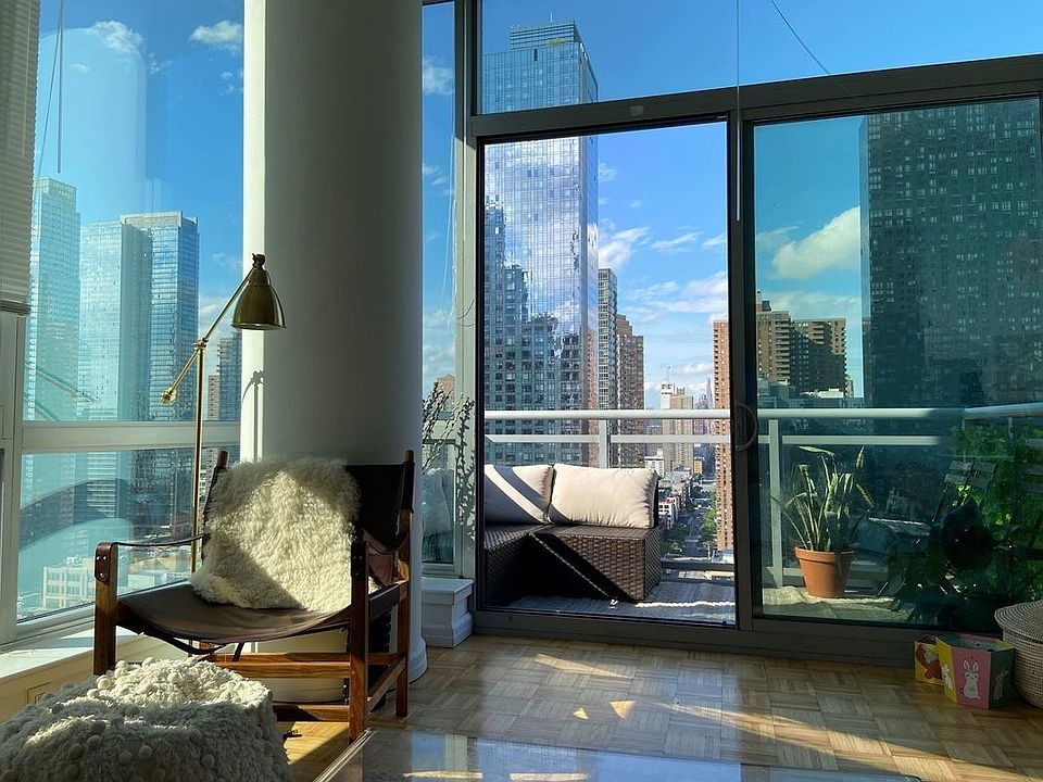 1st image of 455 W 37th St Ph 7