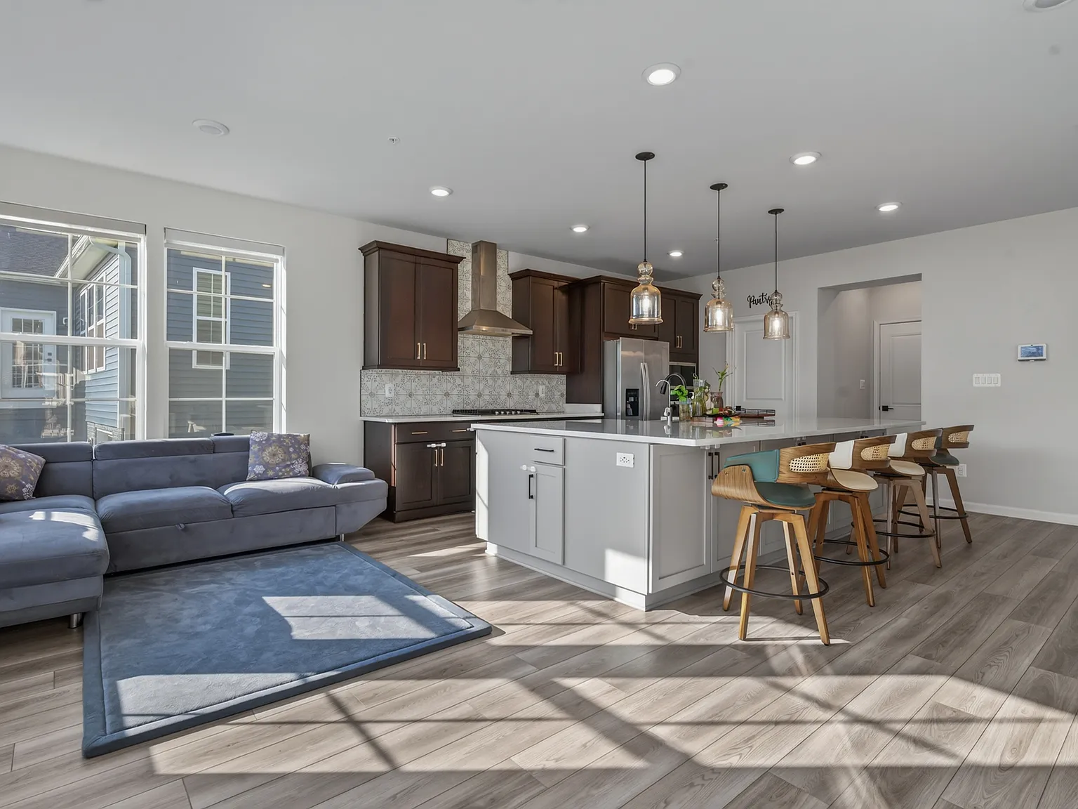 4 bed, 4414 sqft, $4,250 — Photo 4