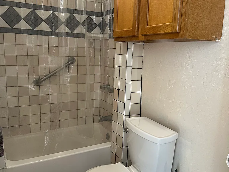 2535 W 4th St #4 — Photo 9