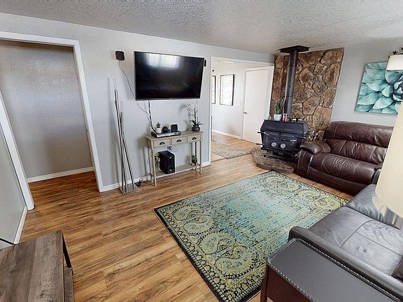 4th image of 890 E Wilson Ave