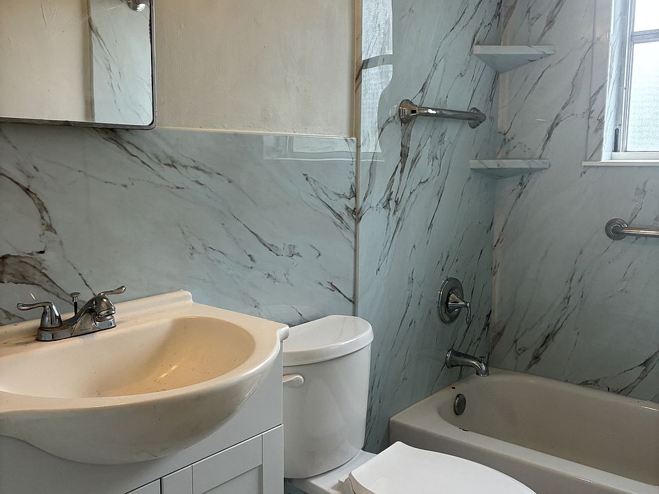 2nd image of 2768 Hamilton Cir