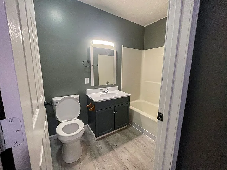 Clinic Court Apartments — Photo 58