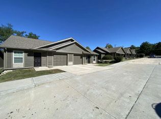 9516 Main Entrance Dr #8, Lees Summit, MO 64086