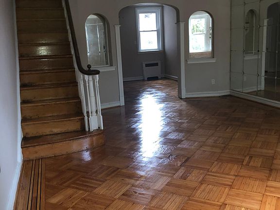 2nd image of 5909 Woodcrest Ave