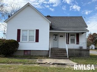 121 N 9th St, Herrin, IL 62948