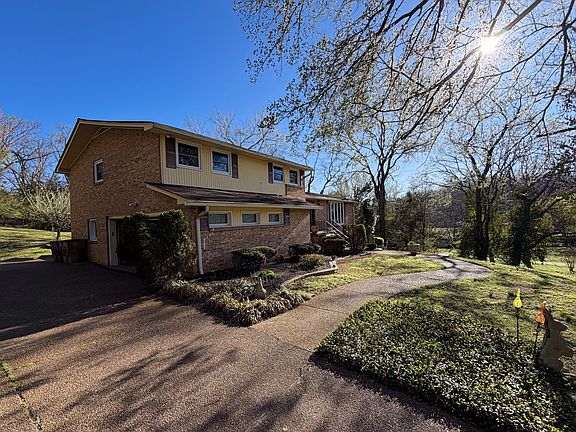 3rd image of 3615 Fairmeade Dr