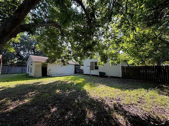 5th image of 2038 6th St