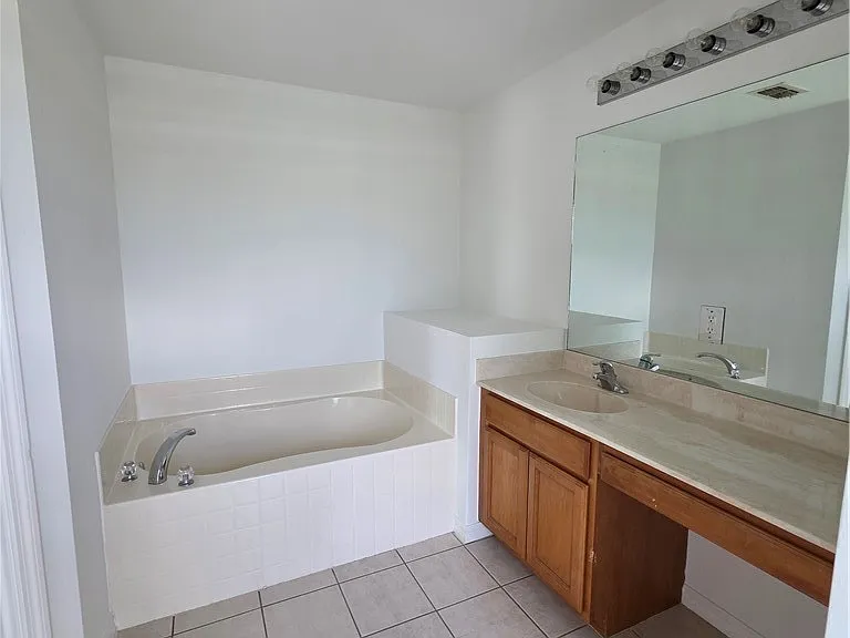 1014 NW 31st Pl — Photo 24