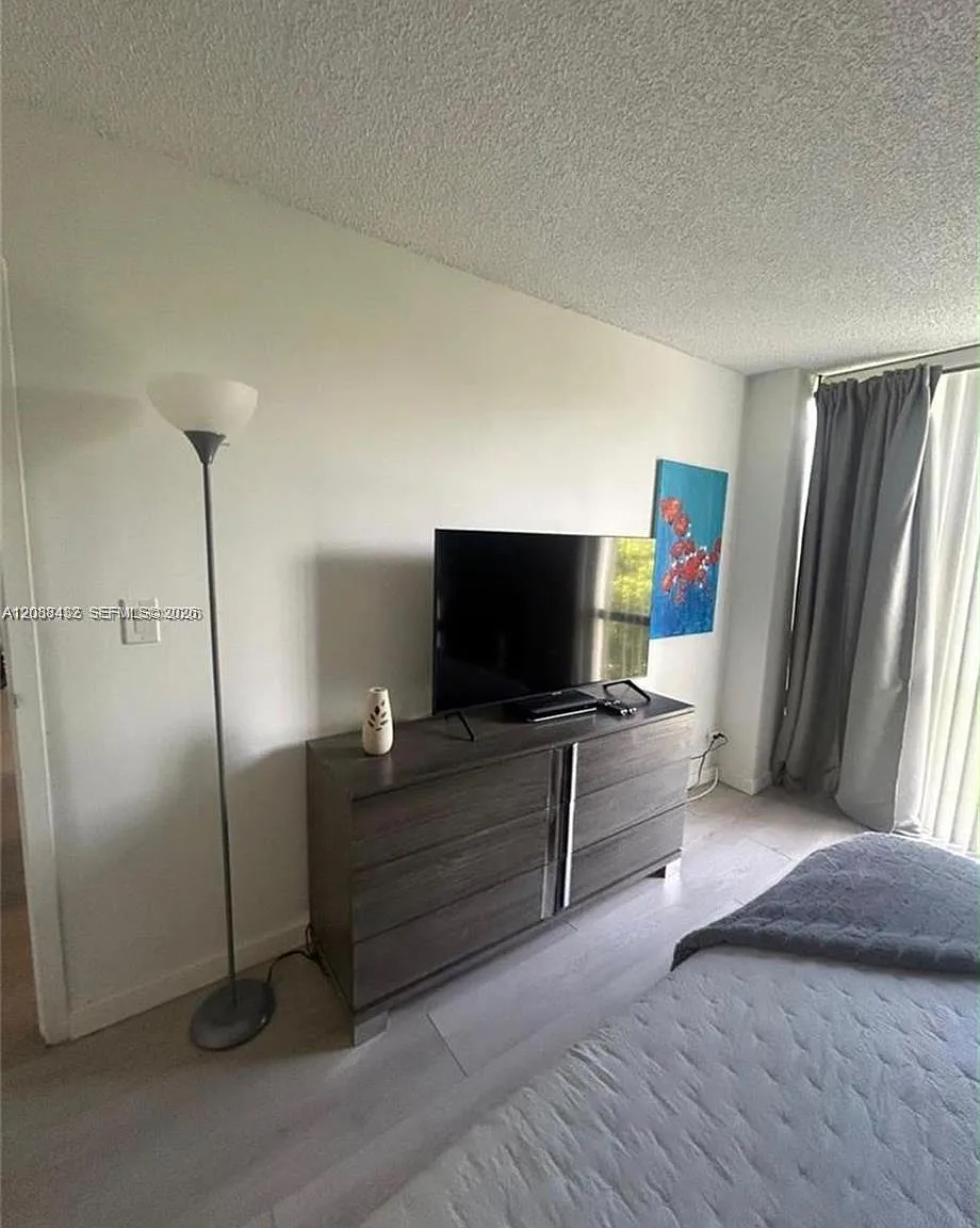 1 bed, 1.5 bath, $2,100 — Photo 2