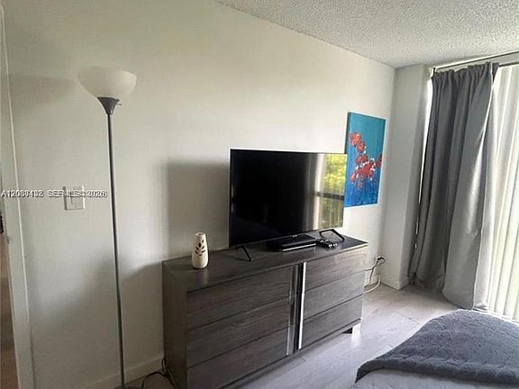 2nd image of 16909 N Bay Rd APT 512