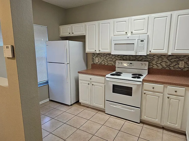 10032 Poppy Hill Dr — Photo 2
