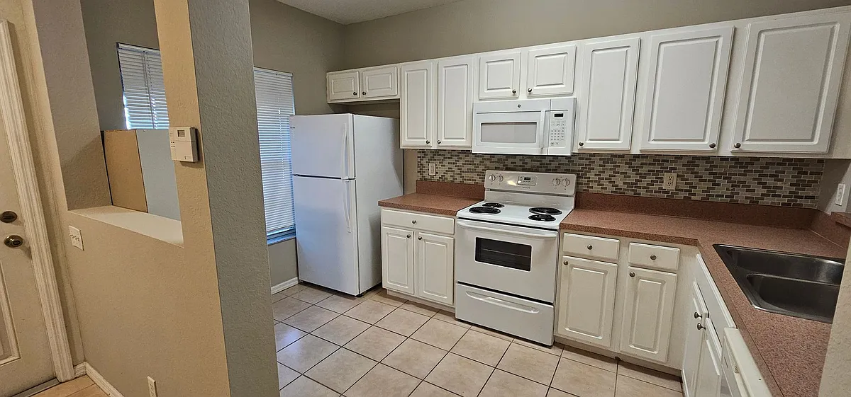 Building Photo - 10032 Poppy Hill Dr
