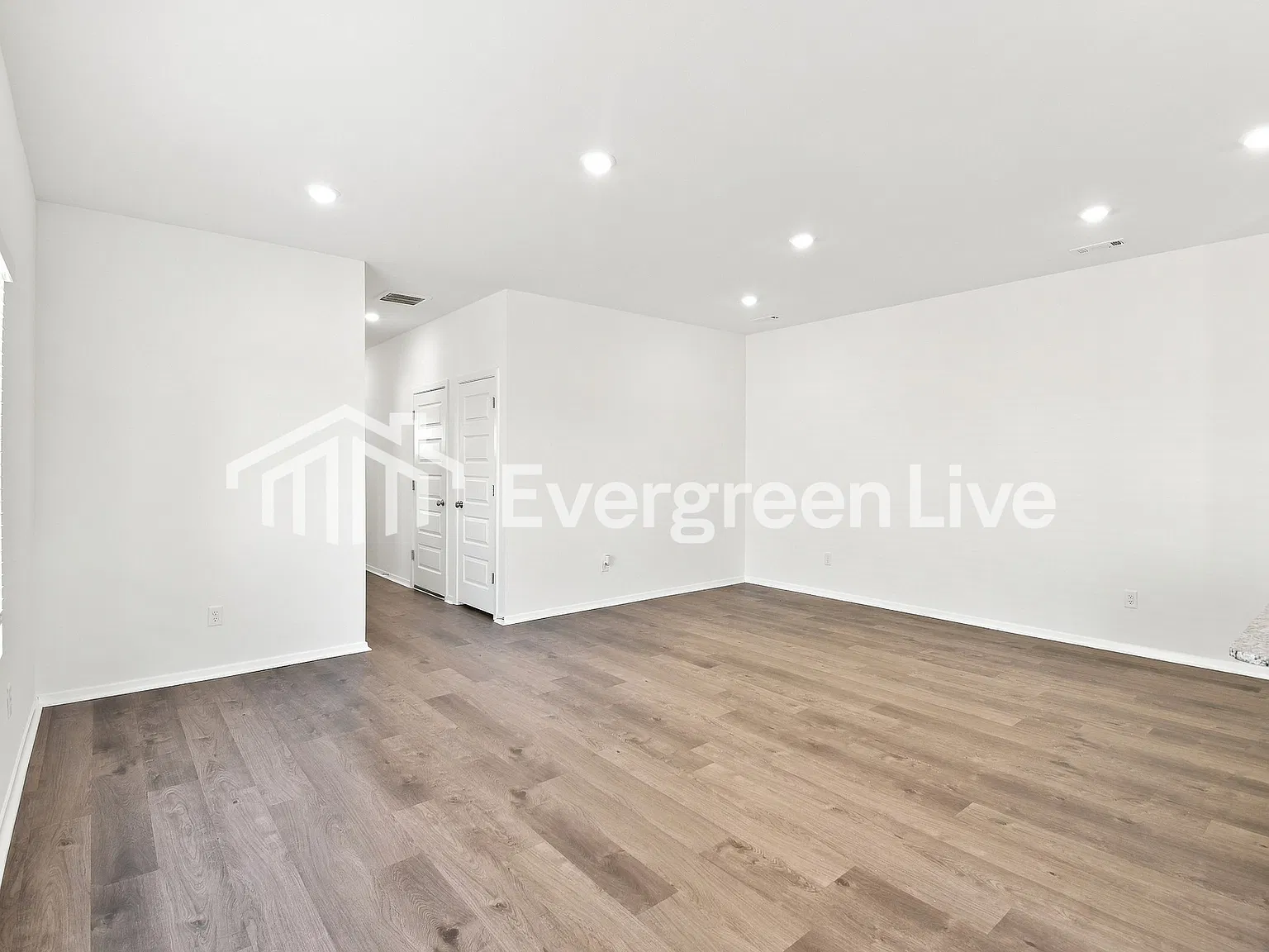 3 bed, 2.5 bath, 1599 sqft, $1,325 — Photo 4