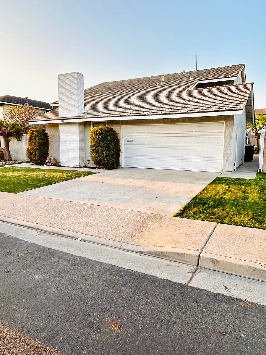 2 car garage and driveway, side gated entrance - 5361 Marview Dr