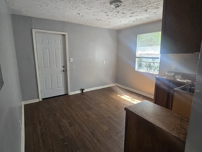 380 Astor St — Photo 9