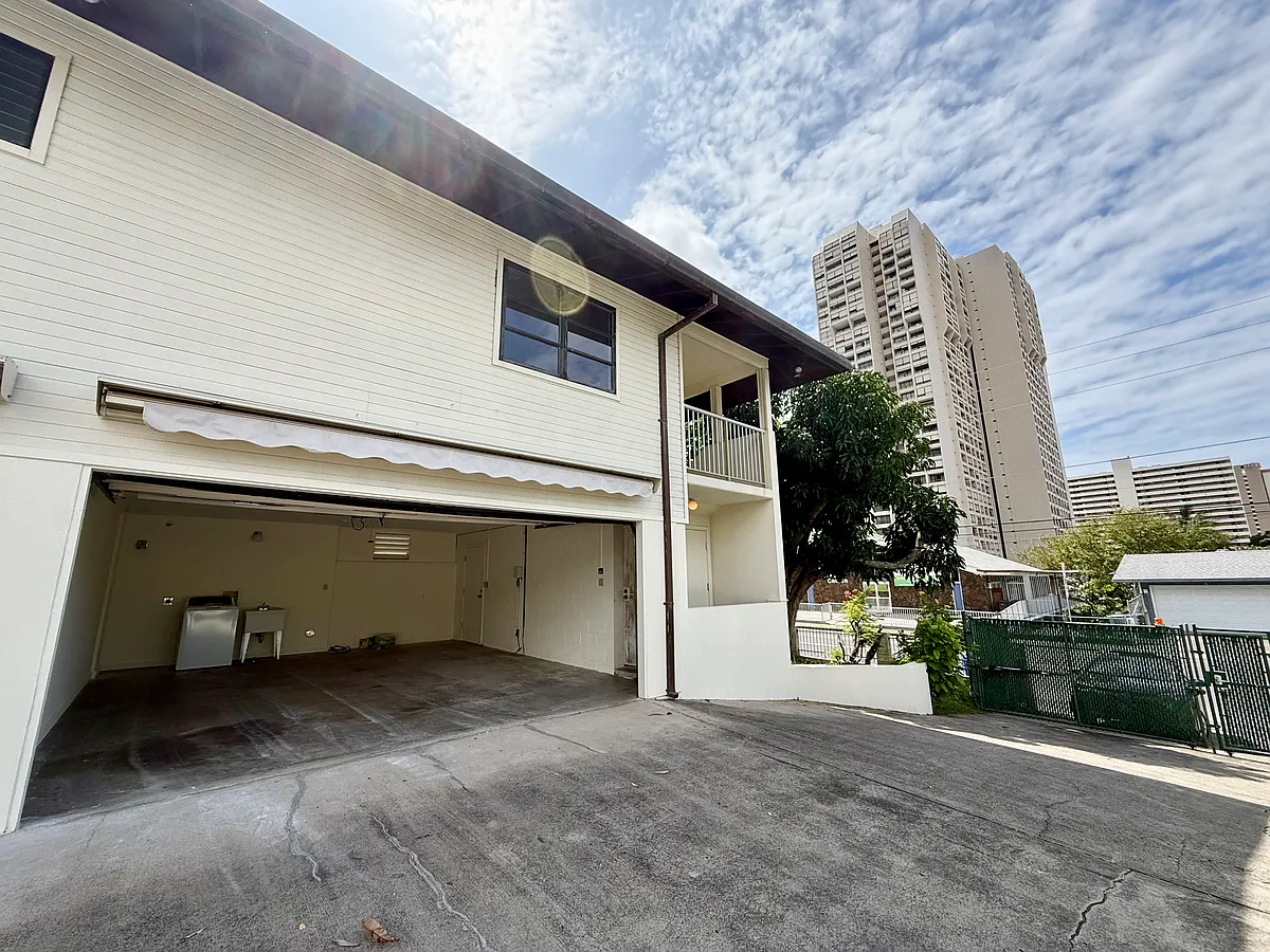 Building Photo - 1214 Nehoa St #A