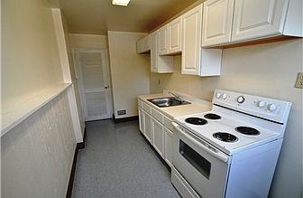 4th image of 28 Madison Dr
