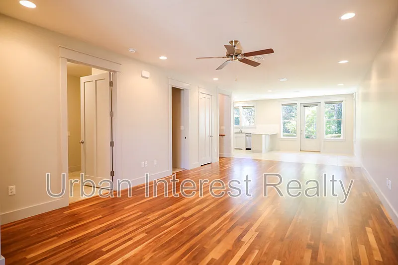 Building Photo - 15 Palm St #B