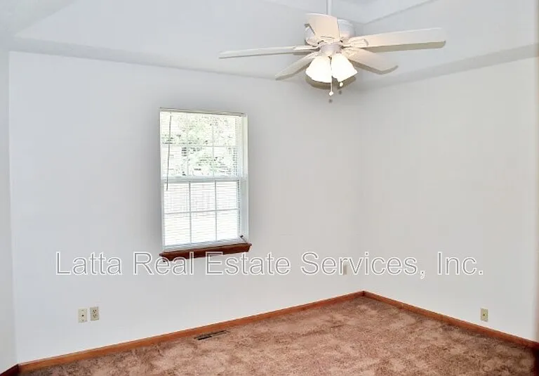 415 SW Joy Ct — Photo 8