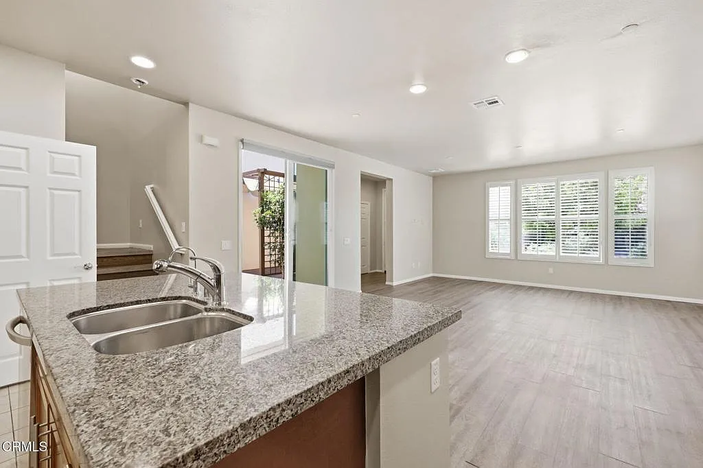 3 bed, 2.5 bath, 1794 sqft, $4,050 — Photo 4