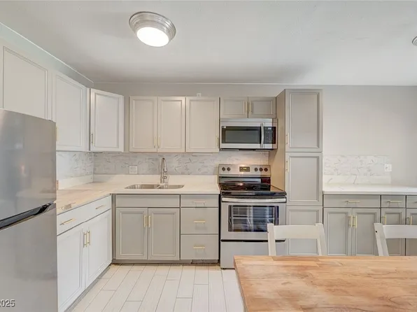 304 Orland St APT 38, Las Vegas, NV 89107