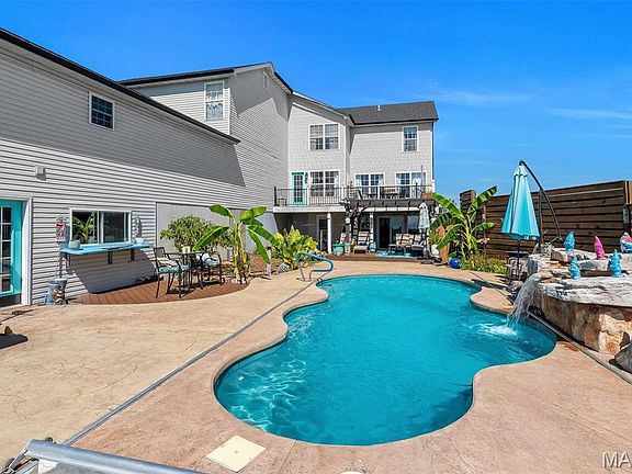 5th image of 496 Honeysuckle Ln