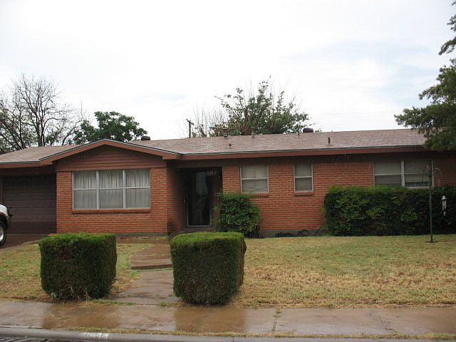 1st image of 2605 E 11th St