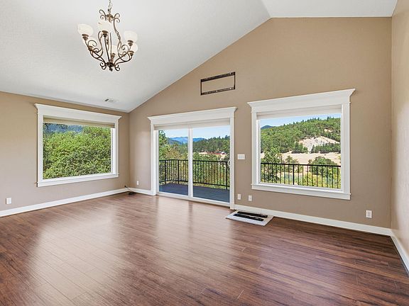 5th image of 410 Lancelot Ln