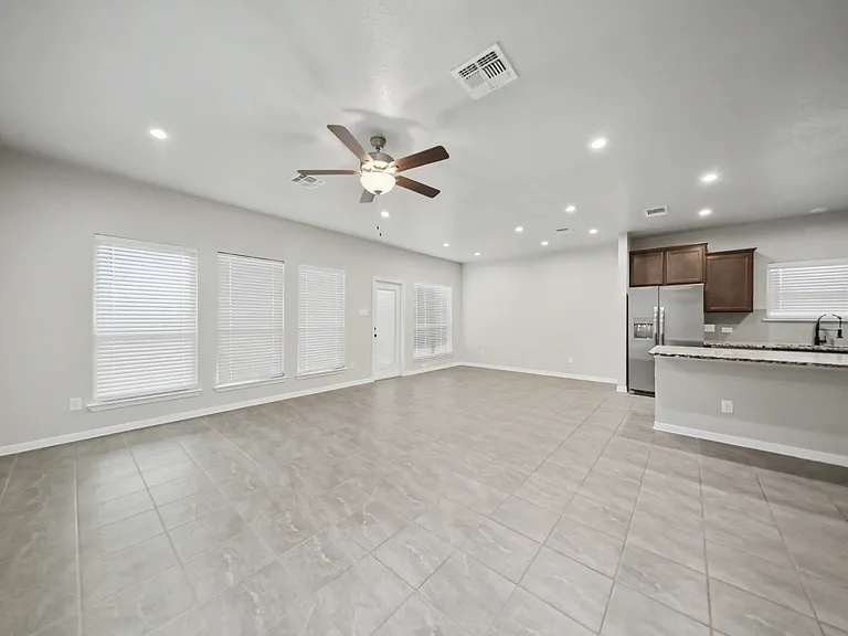 1475 Shadow Hill Ln — Photo 8