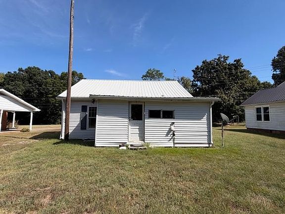 4th image of 803 River Rd