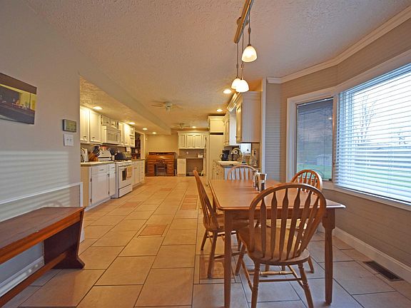 4th image of 11213 Robinair Dr