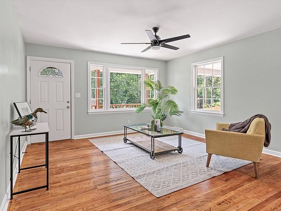 4th image of 2640 Orchid Ave
